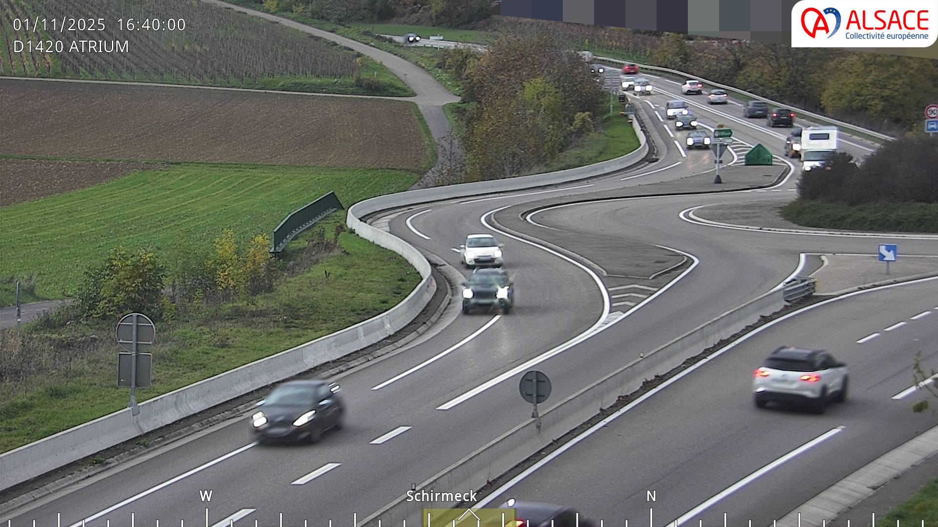 Webcam à Dorlisheim sur la D1420 (au bout de l'A352), au sud de Molsheim, au niveau du rond-point de la zone commercial Atrium. Vue sur les vignes du vin d'Alsace, orientée vers Gresswiller