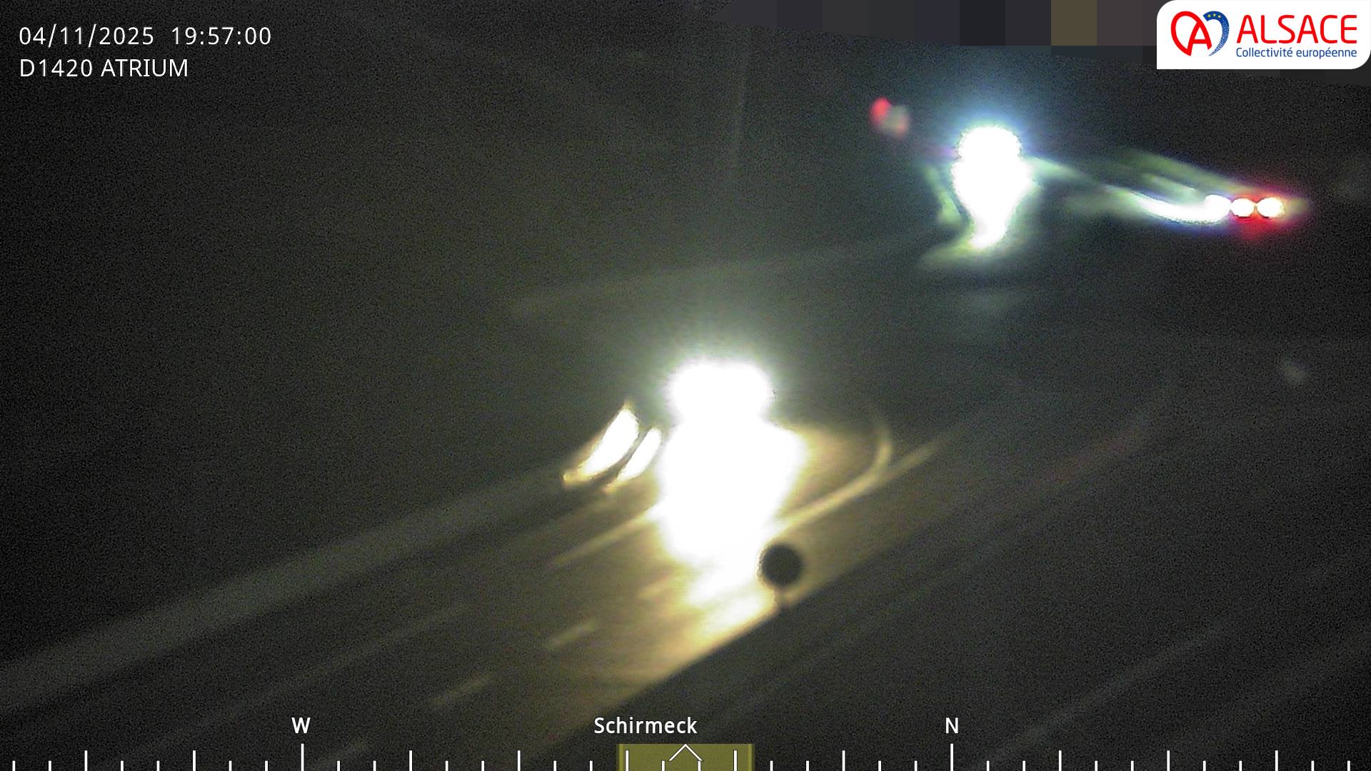 Webcam à Dorlisheim sur la D1420 (au bout de l'A352), au sud de Molsheim, au niveau du rond-point de la zone commercial Atrium. Vue sur les vignes du vin d'Alsace, orientée vers Gresswiller