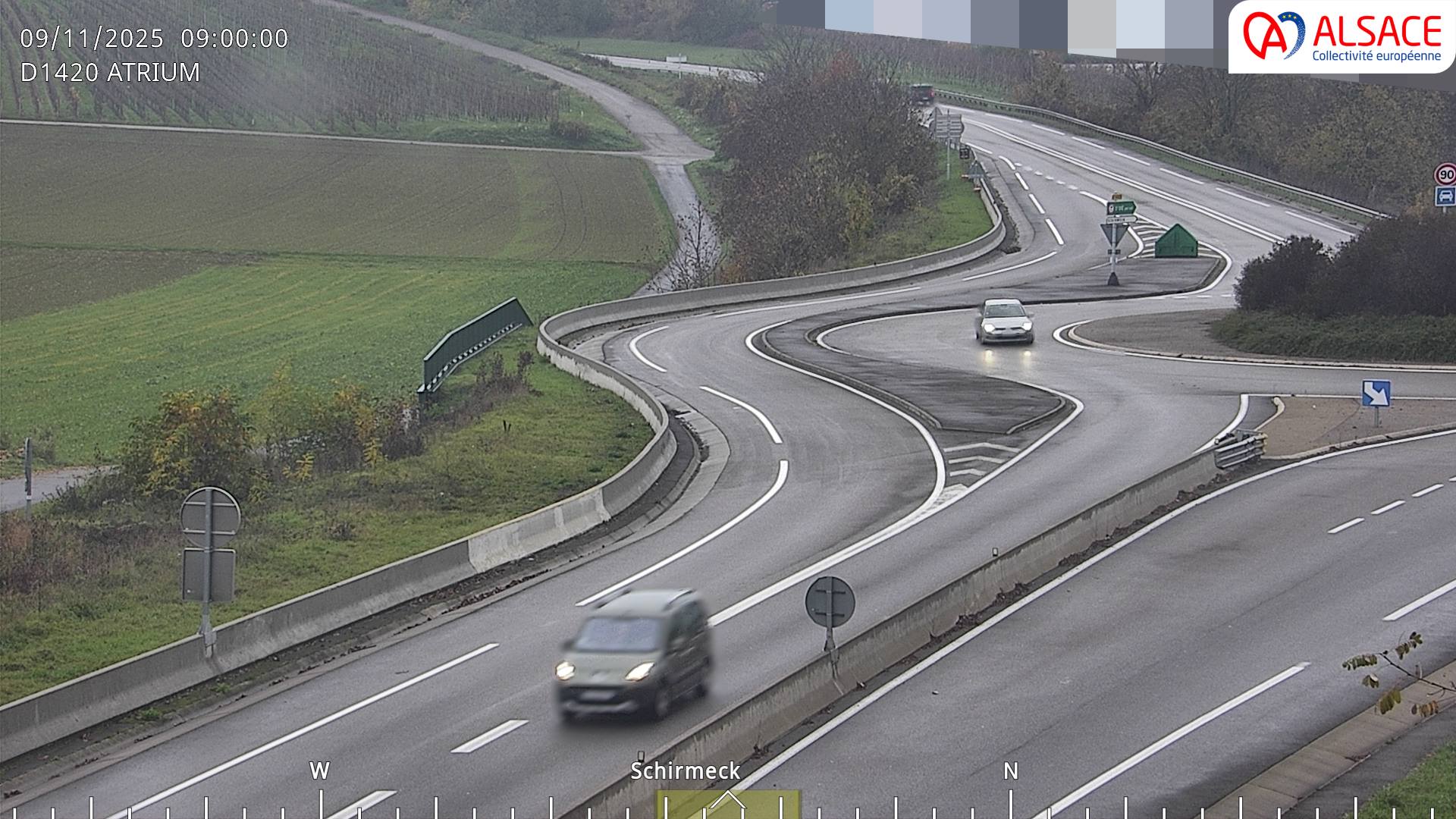 Webcam à Dorlisheim sur la D1420 (au bout de l'A352), au sud de Molsheim, au niveau du rond-point de la zone commercial Atrium. Vue sur les vignes du vin d'Alsace, orientée vers Gresswiller