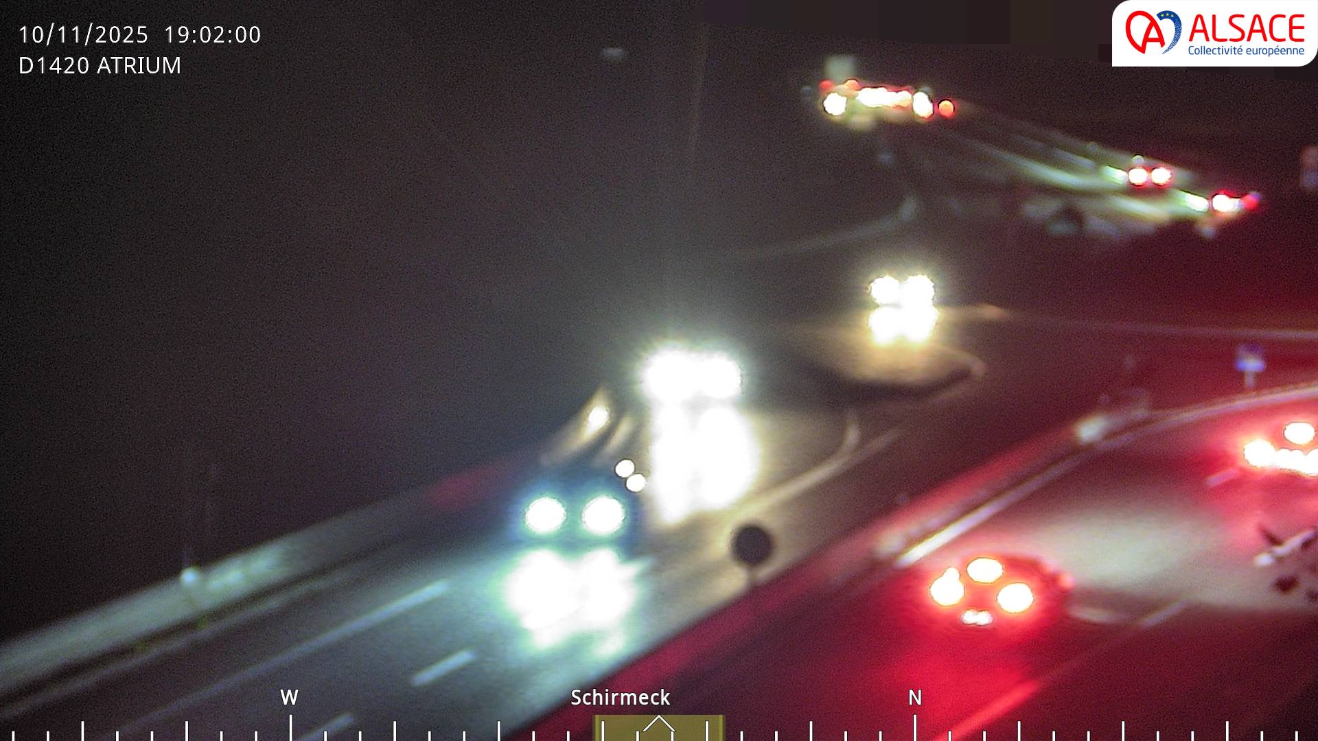 Webcam à Dorlisheim sur la D1420 (au bout de l'A352), au sud de Molsheim, au niveau du rond-point de la zone commercial Atrium. Vue sur les vignes du vin d'Alsace, orientée vers Gresswiller