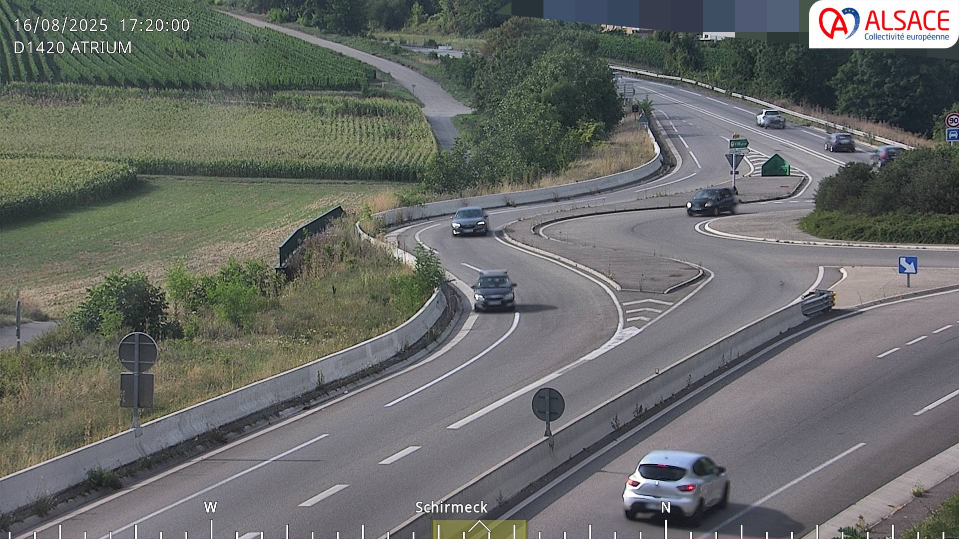 Webcam à Dorlisheim sur la D1420 (au bout de l'A352), au sud de Molsheim, au niveau du rond-point de la zone commercial Atrium. Vue sur les vignes du vin d'Alsace, orientée vers Gresswiller