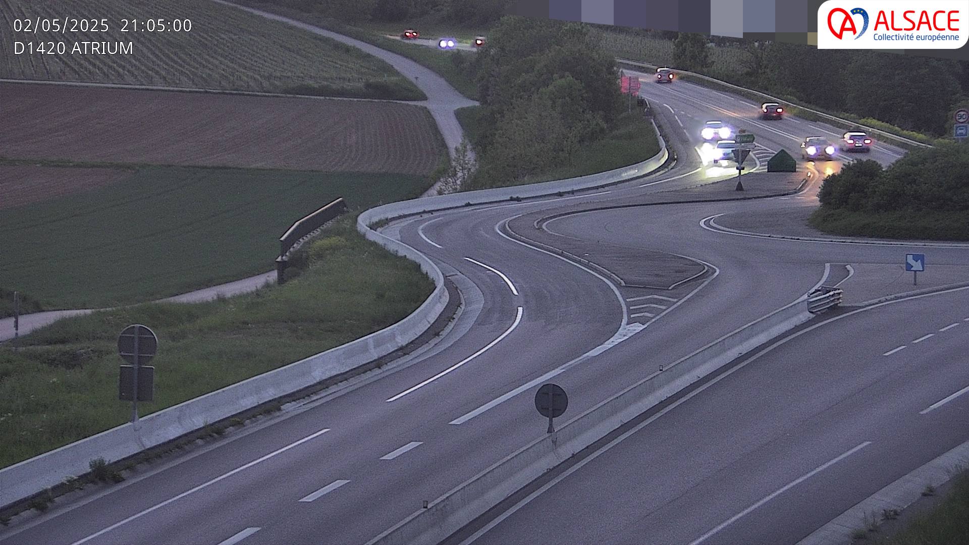 Webcam à Dorlisheim sur la D1420 (au bout de l'A352), au sud de Molsheim, au niveau du rond-point de la zone commercial Atrium. Vue sur les vignes du vin d'Alsace, orientée vers Gresswiller