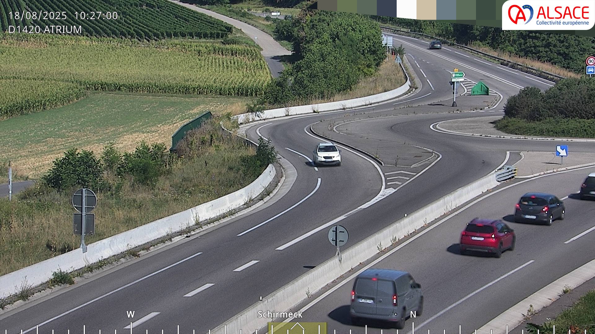 Webcam à Dorlisheim sur la D1420 (au bout de l'A352), au sud de Molsheim, au niveau du rond-point de la zone commercial Atrium. Vue sur les vignes du vin d'Alsace, orientée vers Gresswiller