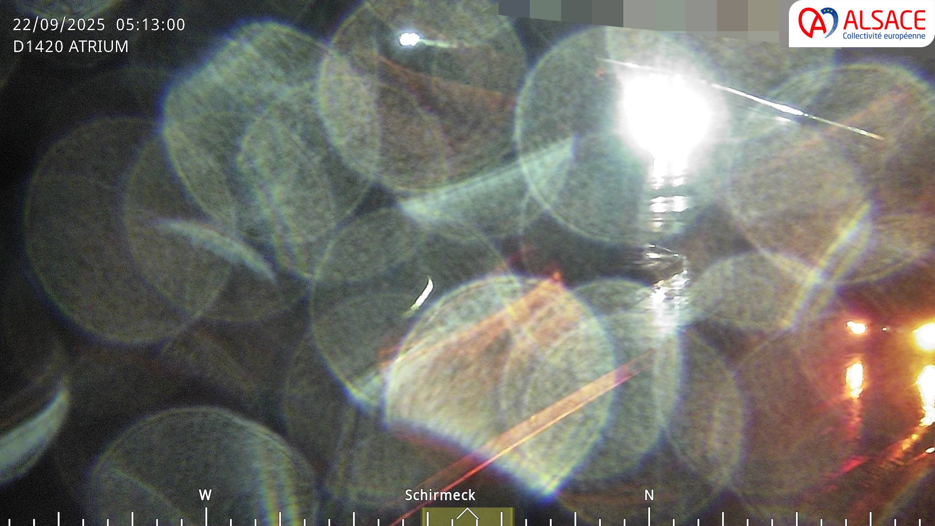 Webcam à Dorlisheim sur la D1420 (au bout de l'A352), au sud de Molsheim, au niveau du rond-point de la zone commercial Atrium. Vue sur les vignes du vin d'Alsace, orientée vers Gresswiller