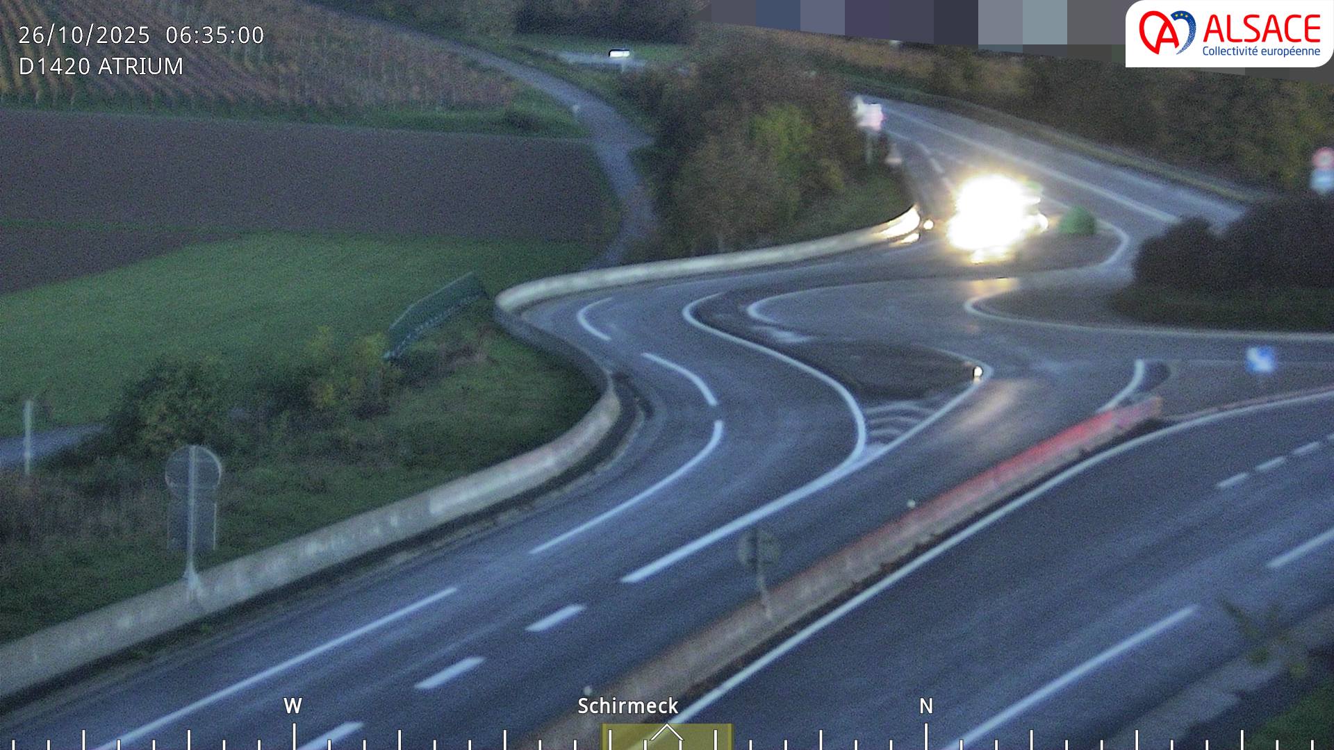 Webcam à Dorlisheim sur la D1420 (au bout de l'A352), au sud de Molsheim, au niveau du rond-point de la zone commercial Atrium. Vue sur les vignes du vin d'Alsace, orientée vers Gresswiller