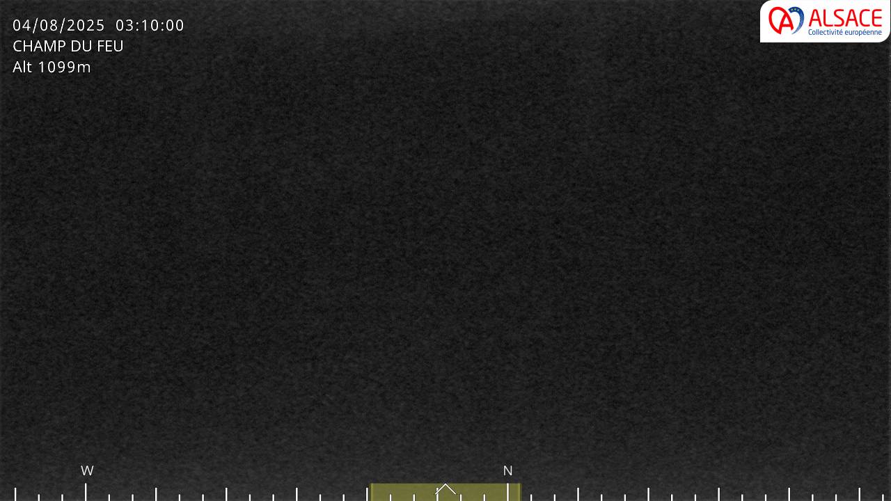 Webcam trafic à proximité de la station du Champ du feu. Vue sur le D214 et la Tour du Champ du feu à 1097 mètres d'altitude dans les Vosges alsaciennes