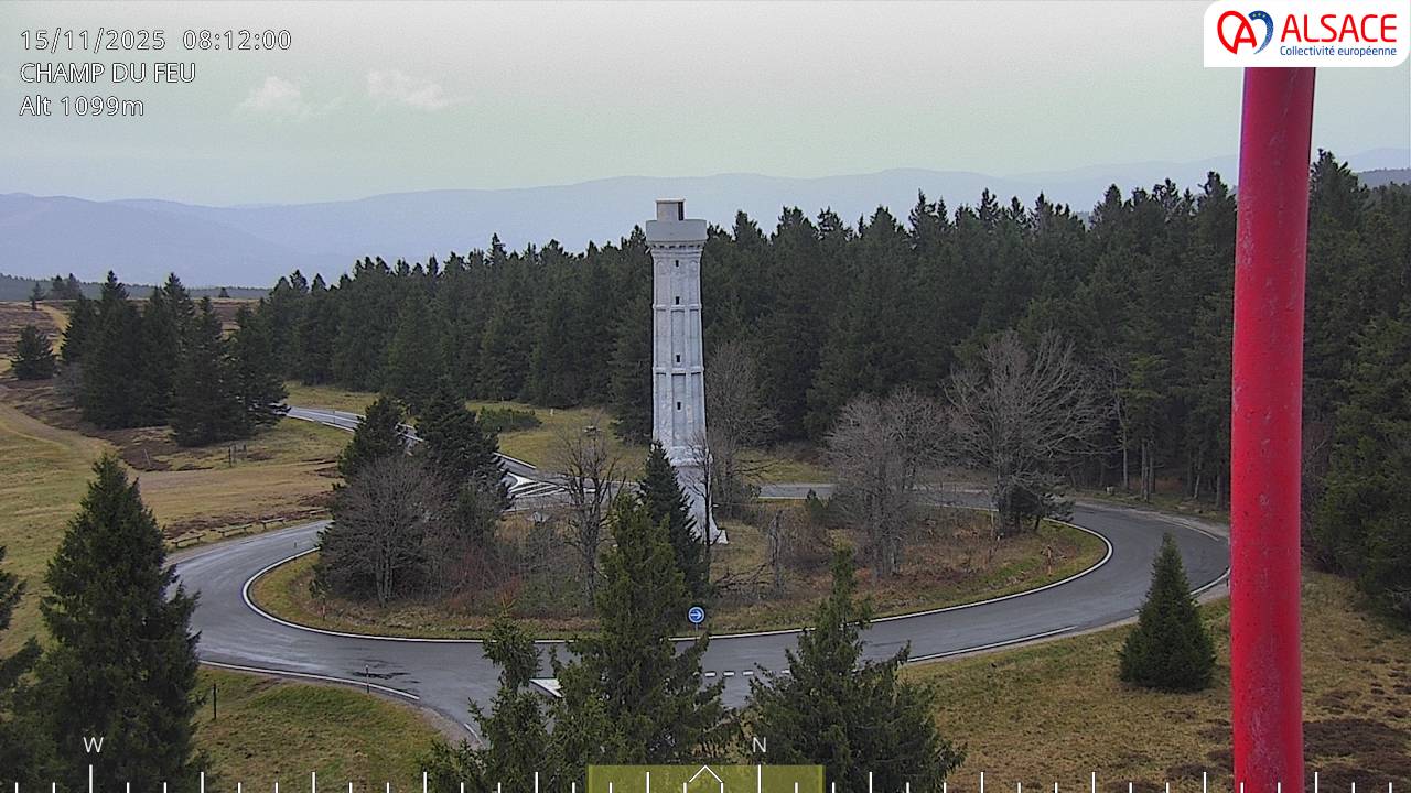 <h2>Webcam trafic à proximité de la station du Champ du feu. Vue sur le D214 et la Tour du Champ du feu à 1097 mètres d'altitude dans les Vosges alsaciennes</h2>