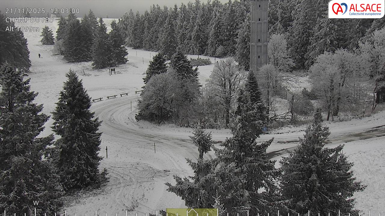 <h2>Webcam trafic à proximité de la station du Champ du feu. Vue sur le D214 et la Tour du Champ du feu à 1097 mètres d'altitude dans les Vosges alsaciennes</h2>