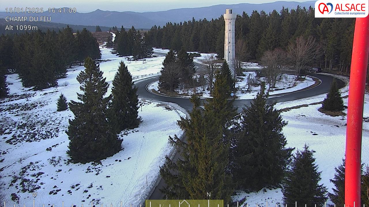 <h2>Webcam trafic à proximité de la station du Champ du feu. Vue sur le D214 et la Tour du Champ du feu à 1097 mètres d'altitude dans les Vosges alsaciennes</h2>