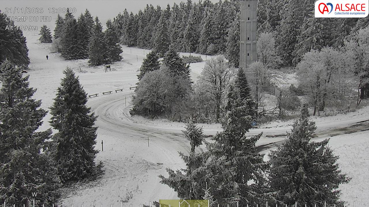 <h2>Webcam trafic à proximité de la station du Champ du feu. Vue sur le D214 et la Tour du Champ du feu à 1097 mètres d'altitude dans les Vosges alsaciennes</h2>