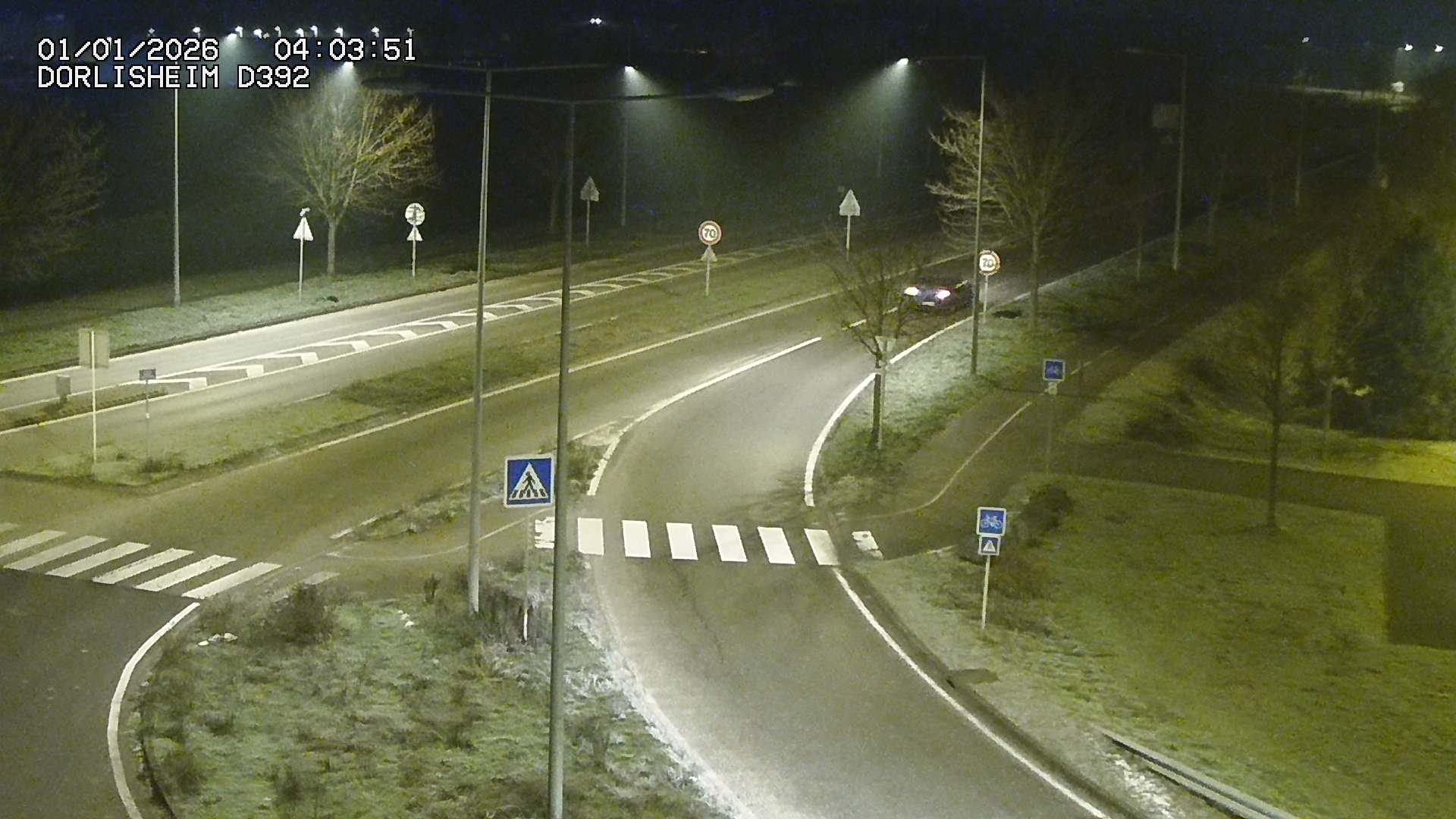 Webcam à Dorlisheim, au sud de Molsheim, au niveau du rond-point menant à l'A352. Caméra située à la jonction entre la D392, la D500 et la D2422. Vue orientée vers Altorf et Strasbourg