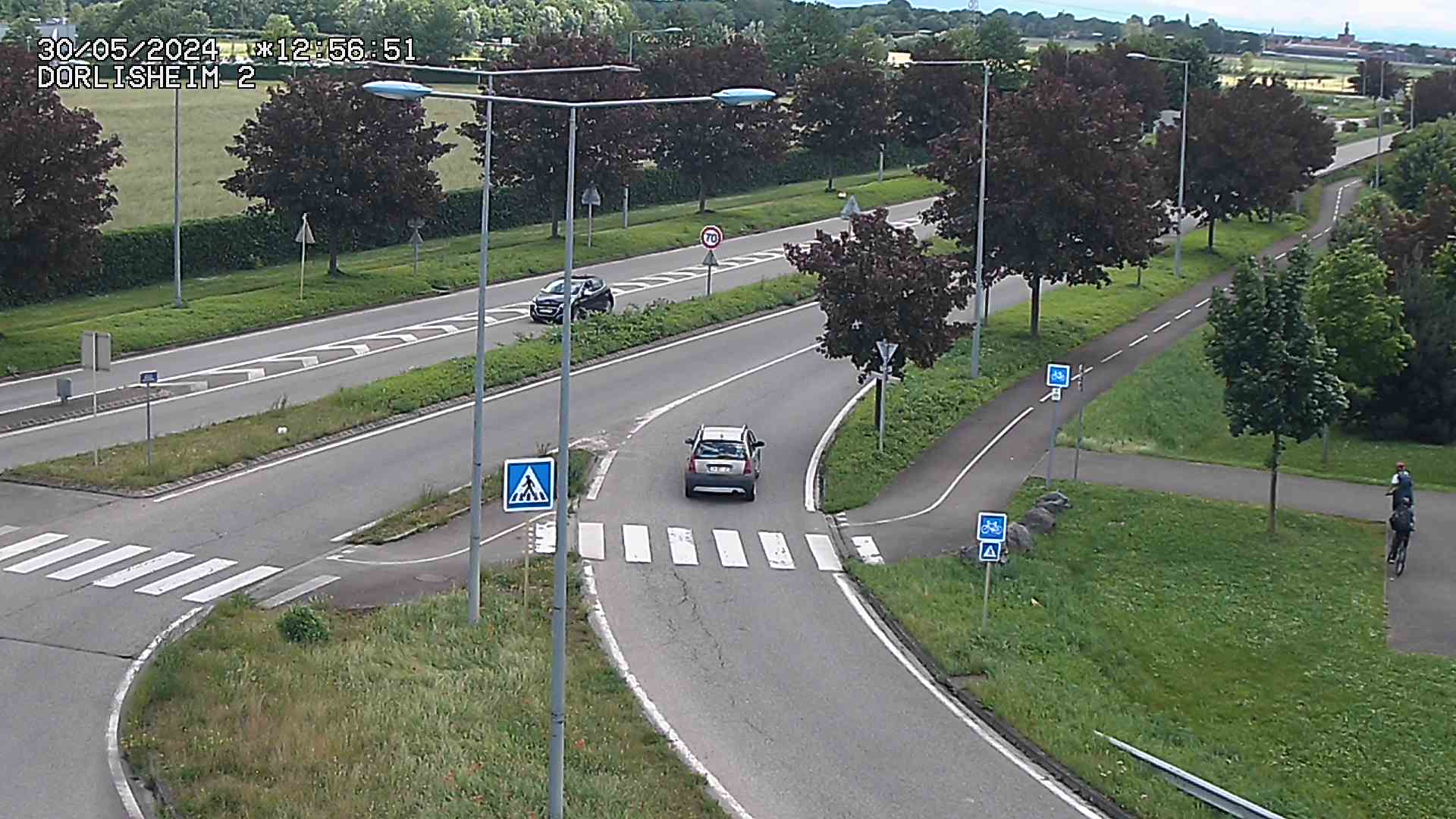 <h2>Webcam à Dorlisheim, au sud de Molsheim, au niveau du rond-point menant à l'A352. Caméra située à la jonction entre la D392, la D500 et la D2422. Vue orientée vers Altorf et Strasbourg</h2>