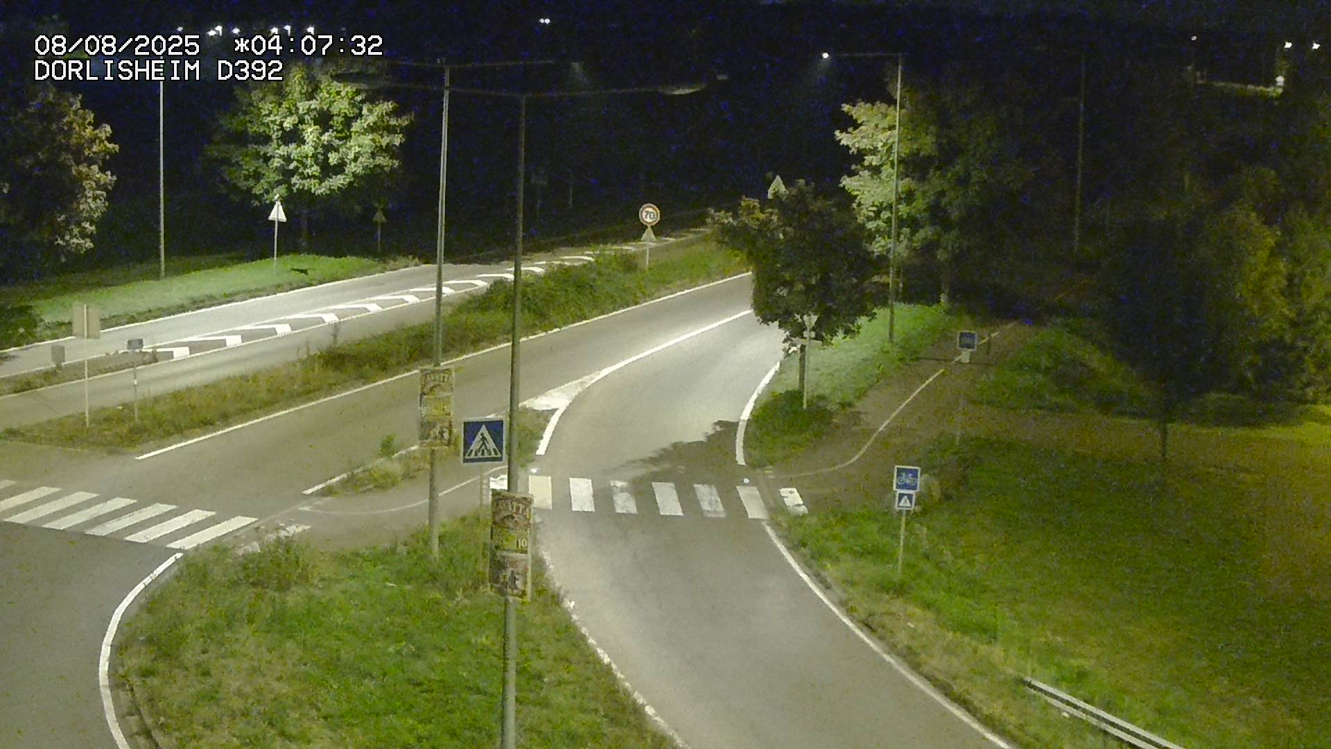 Webcam à Dorlisheim, au sud de Molsheim, au niveau du rond-point menant à l'A352. Caméra située à la jonction entre la D392, la D500 et la D2422. Vue orientée vers Altorf et Strasbourg