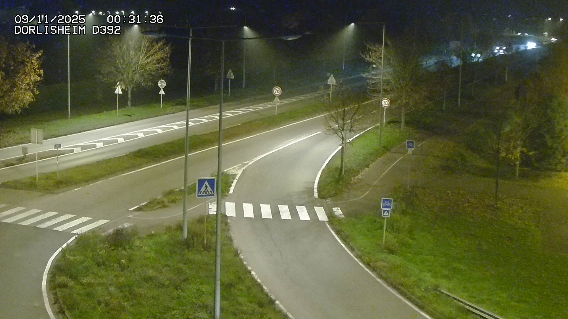 Webcam à Dorlisheim, au sud de Molsheim, au niveau du rond-point menant à l'A352. Caméra située à la jonction entre la D392, la D500 et la D2422. Vue orientée vers Altorf et Strasbourg