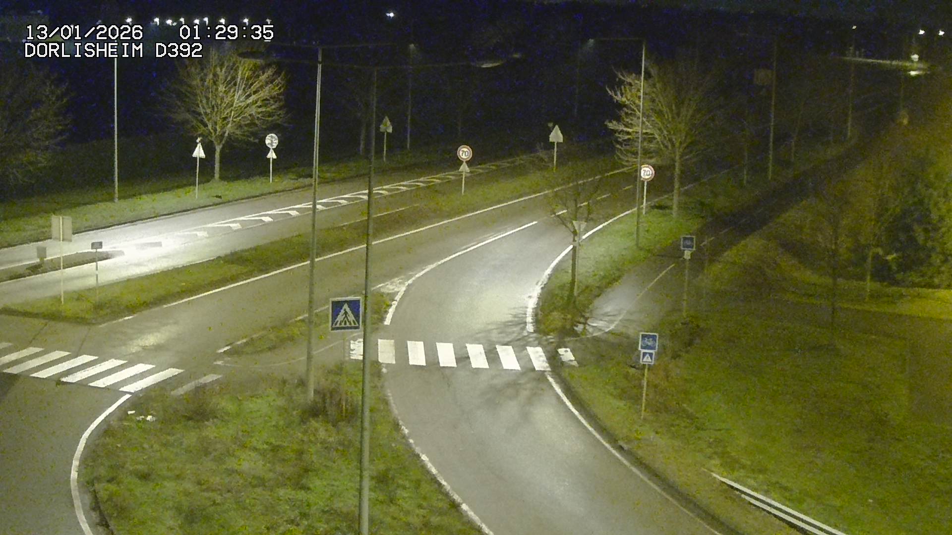 Webcam à Dorlisheim, au sud de Molsheim, au niveau du rond-point menant à l'A352. Caméra située à la jonction entre la D392, la D500 et la D2422. Vue orientée vers Altorf et Strasbourg