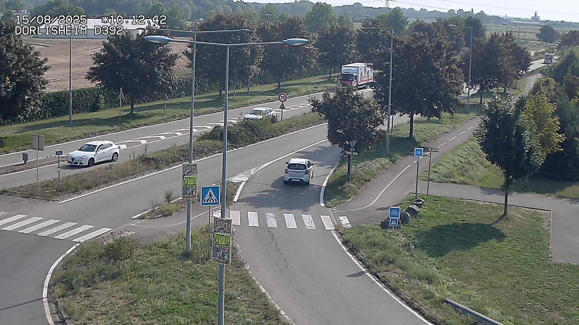 <h2>Webcam à Dorlisheim, au sud de Molsheim, au niveau du rond-point menant à l'A352. Caméra située à la jonction entre la D392, la D500 et la D2422. Vue orientée vers Altorf et Strasbourg</h2>