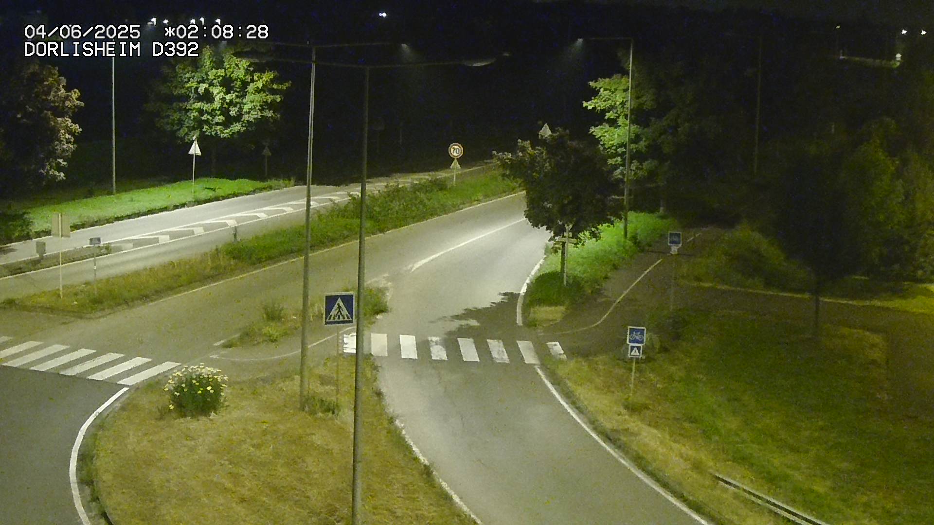 Webcam à Dorlisheim, au sud de Molsheim, au niveau du rond-point menant à l'A352. Caméra située à la jonction entre la D392, la D500 et la D2422. Vue orientée vers Altorf et Strasbourg