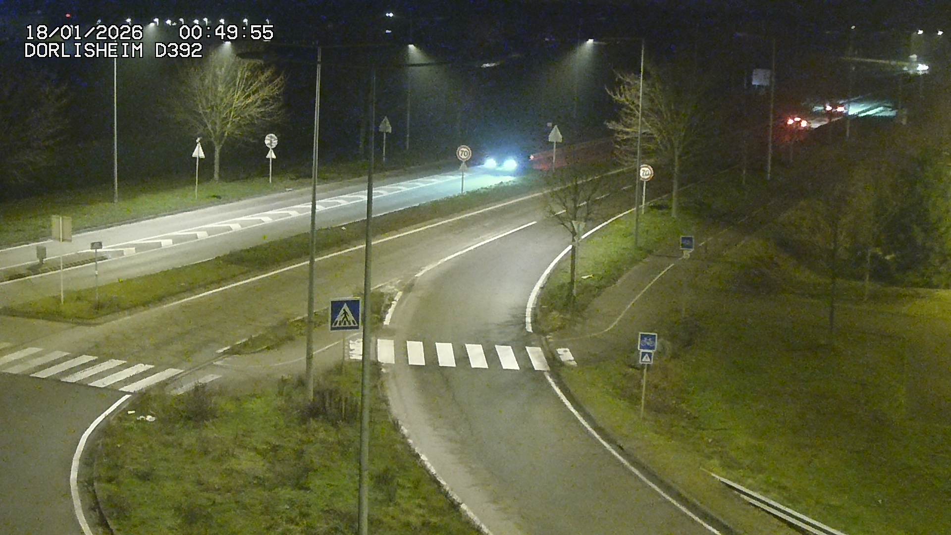 Webcam à Dorlisheim, au sud de Molsheim, au niveau du rond-point menant à l'A352. Caméra située à la jonction entre la D392, la D500 et la D2422. Vue orientée vers Altorf et Strasbourg