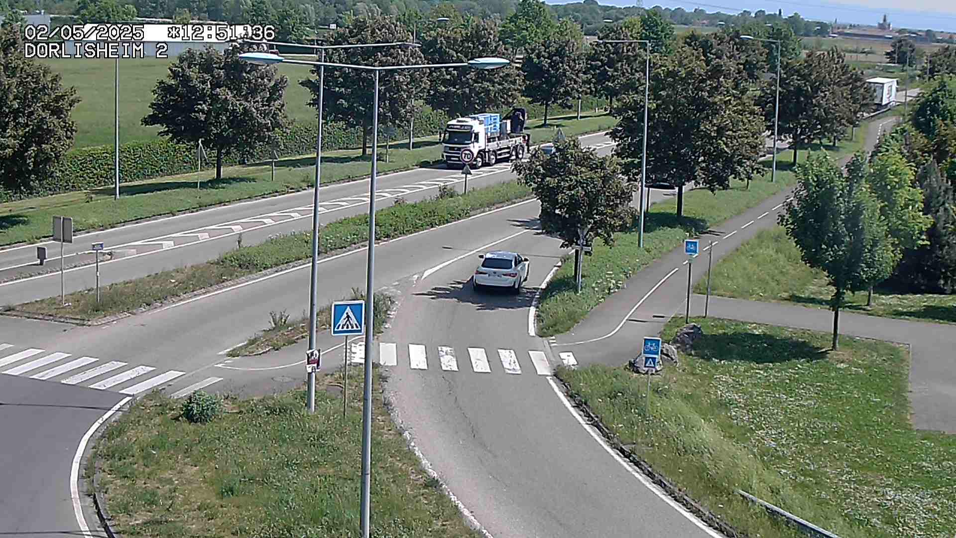Webcam à Dorlisheim, au sud de Molsheim, au niveau du rond-point menant à l'A352. Caméra située à la jonction entre la D392, la D500 et la D2422. Vue orientée vers Altorf et Strasbourg