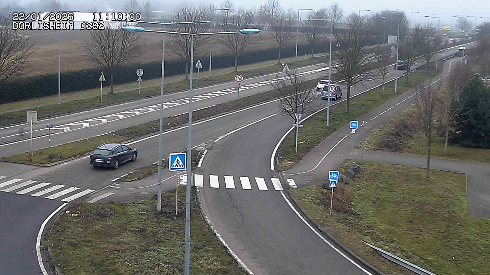 Webcam à Dorlisheim, au sud de Molsheim, au niveau du rond-point menant à l'A352. Caméra située à la jonction entre la D392, la D500 et la D2422. Vue orientée vers Altorf et Strasbourg