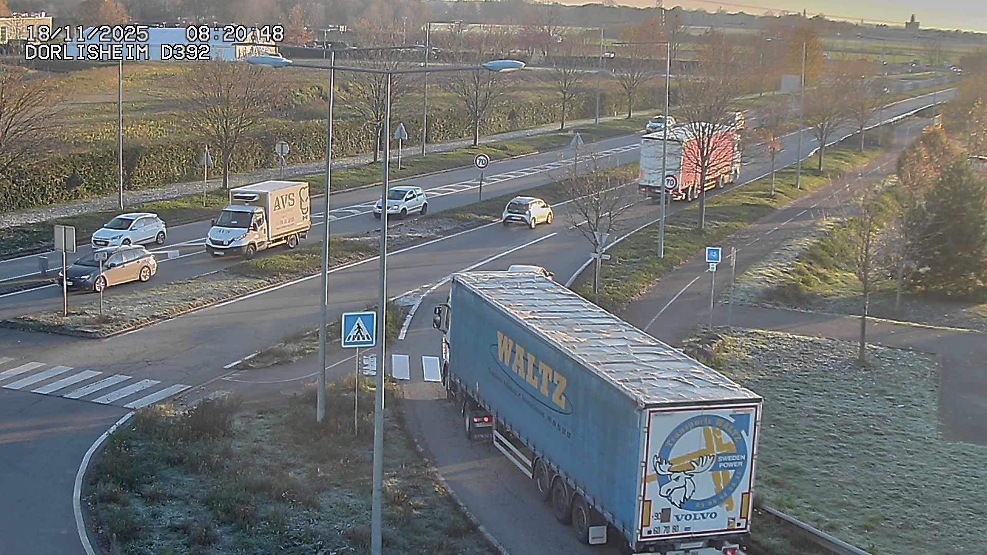 Webcam à Dorlisheim, au sud de Molsheim, au niveau du rond-point menant à l'A352. Caméra située à la jonction entre la D392, la D500 et la D2422. Vue orientée vers Altorf et Strasbourg