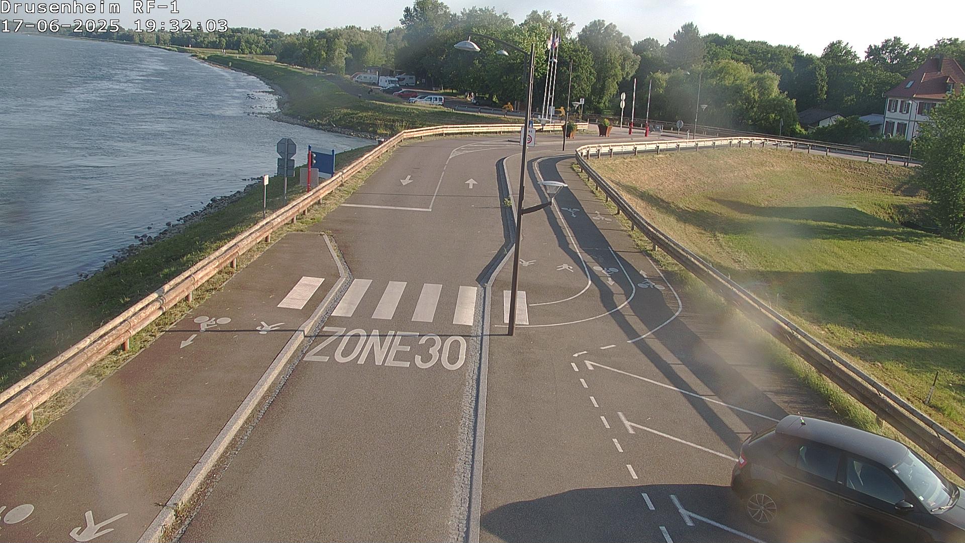 Webcam avant la rampe d'embarquement du bac de Drusenheim permettant de traverser le Pont du Rhin