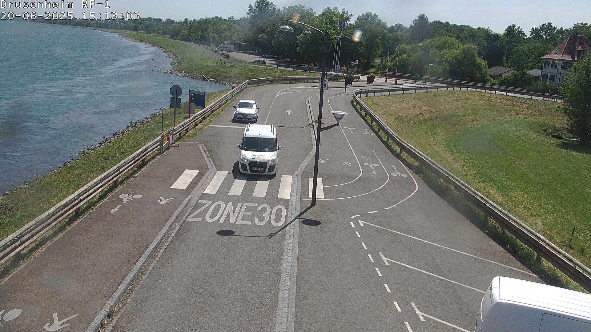 <h2>Webcam avant la rampe d'embarquement du bac de Drusenheim permettant de traverser le Pont du Rhin</h2>
