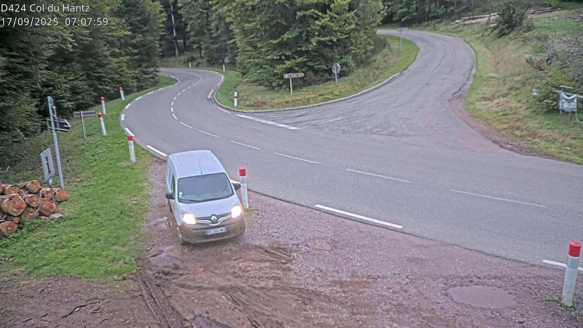Webcam dans les Vosges au niveau du col du Hantz, côté alsacien à 640 mètres d'altitude, sur la RD424 à Saulxures