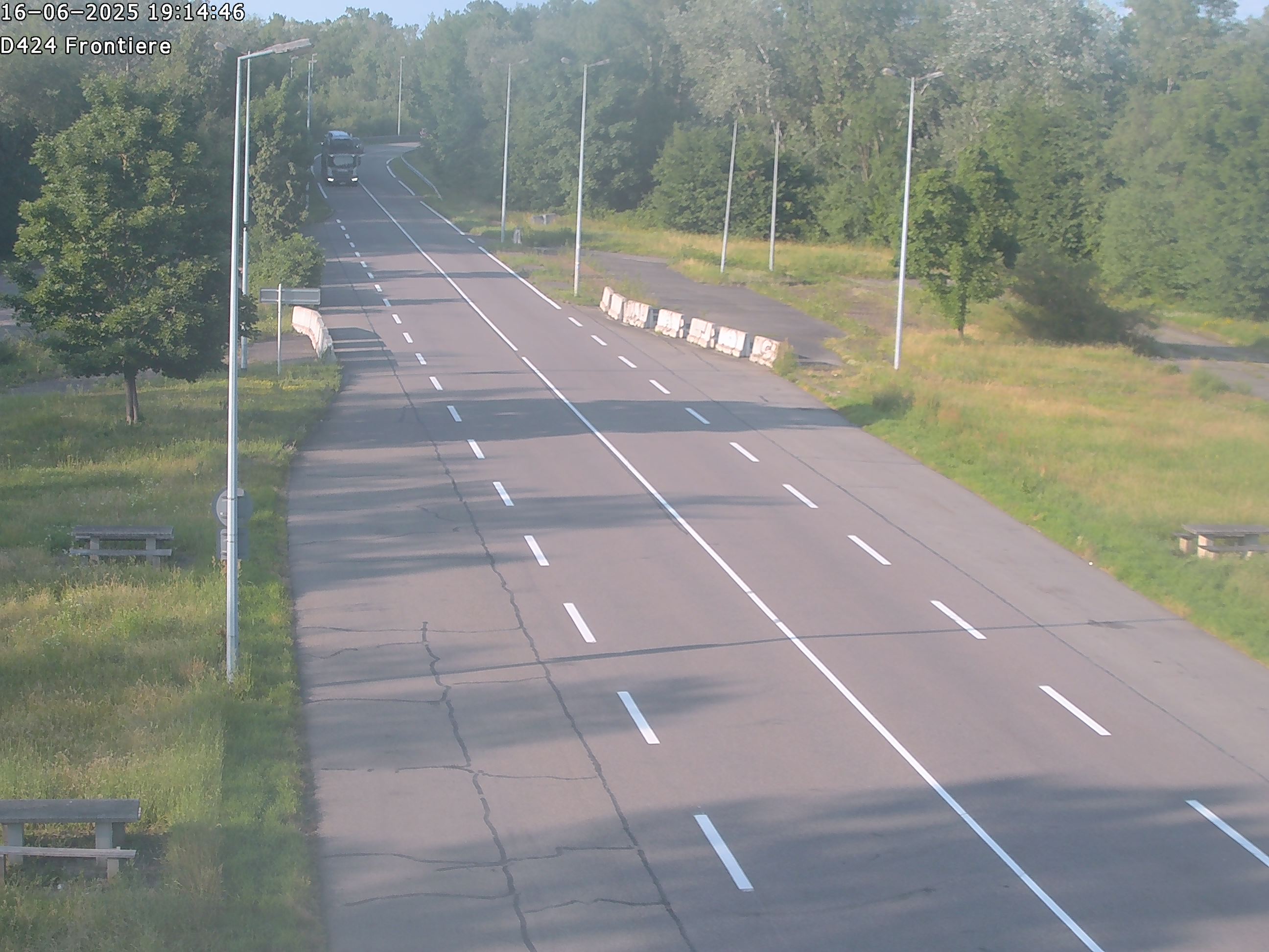 Webcam à Marckolsheim à la frontière franco-allemande, après la centrale hydroélectrique et les écluses EDF, au niveau de l'aire du Rhin