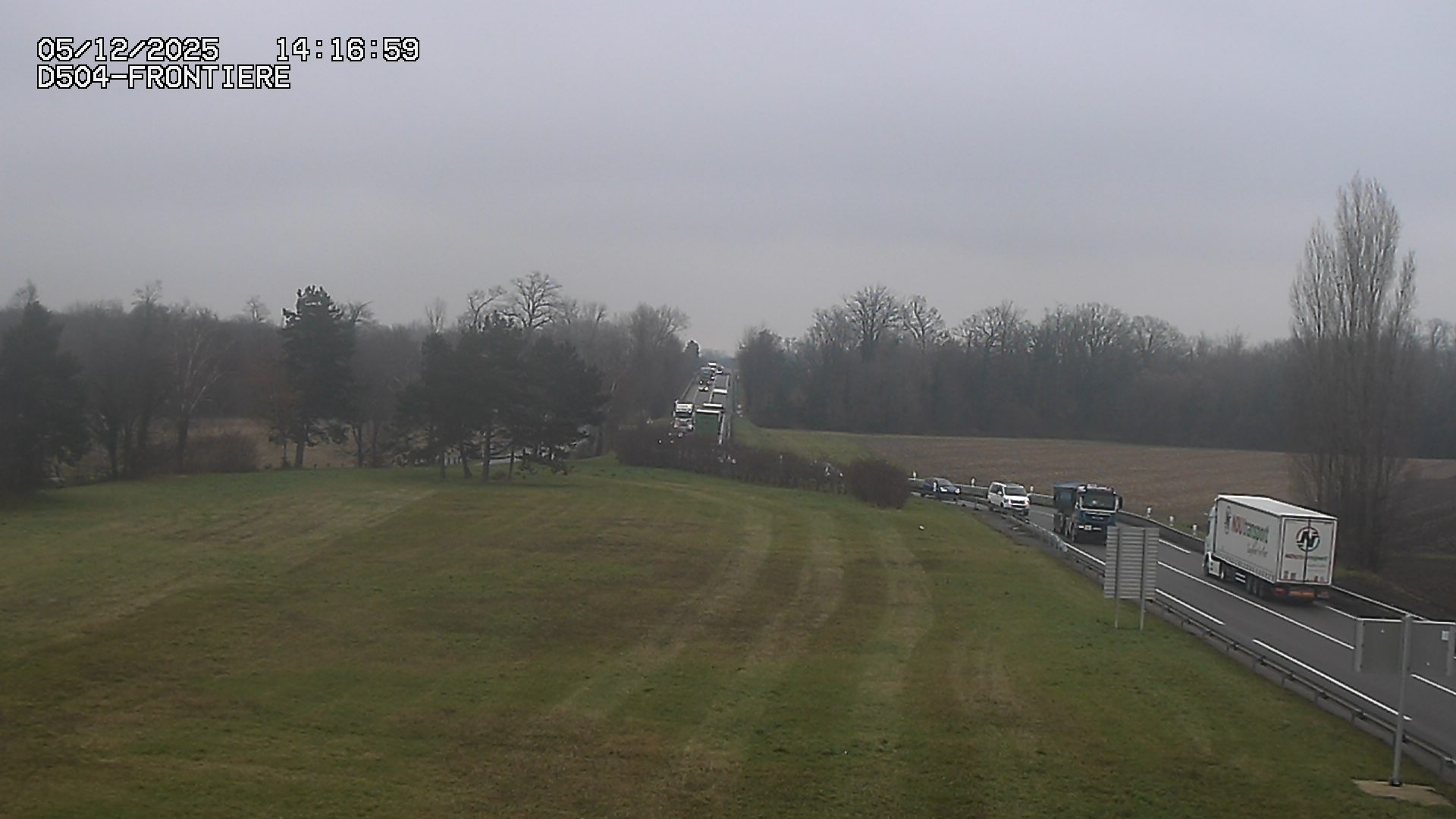 Webcam routière à Roppenheim sur la D4. La voie en sens inverse se dirige vers la frontière allemande