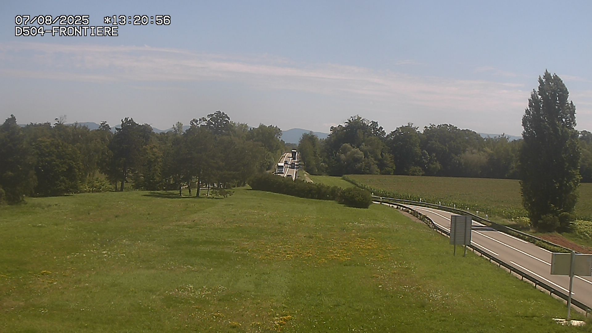 Webcam routière à Roppenheim sur la D4. La voie en sens inverse se dirige vers la frontière allemande