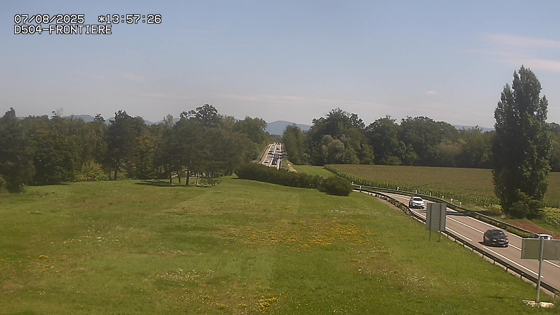Webcam routière à Roppenheim sur la D4. La voie en sens inverse se dirige vers la frontière allemande