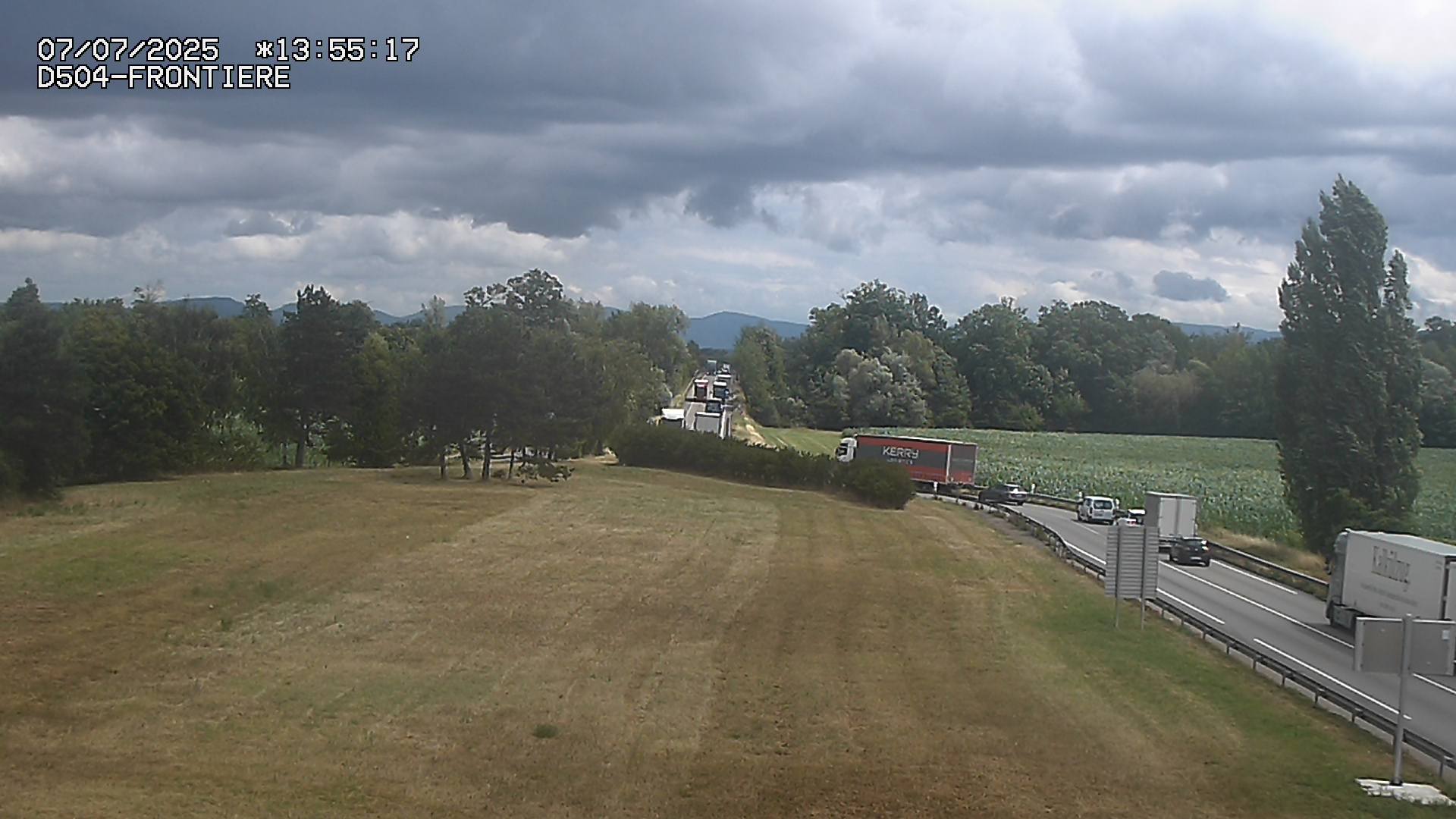 Webcam routière à Roppenheim sur la D4. La voie en sens inverse se dirige vers la frontière allemande