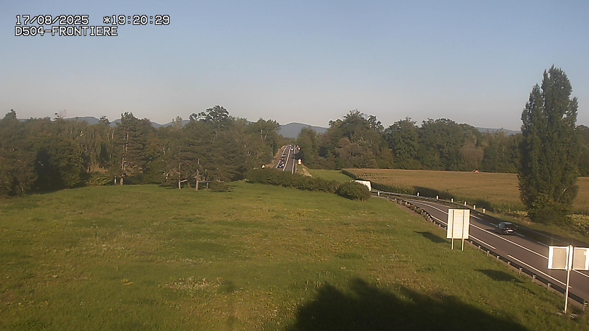 Webcam routière à Roppenheim sur la D4. La voie en sens inverse se dirige vers la frontière allemande