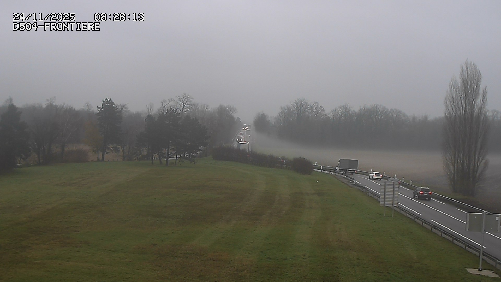 Webcam routière à Roppenheim sur la D4. La voie en sens inverse se dirige vers la frontière allemande