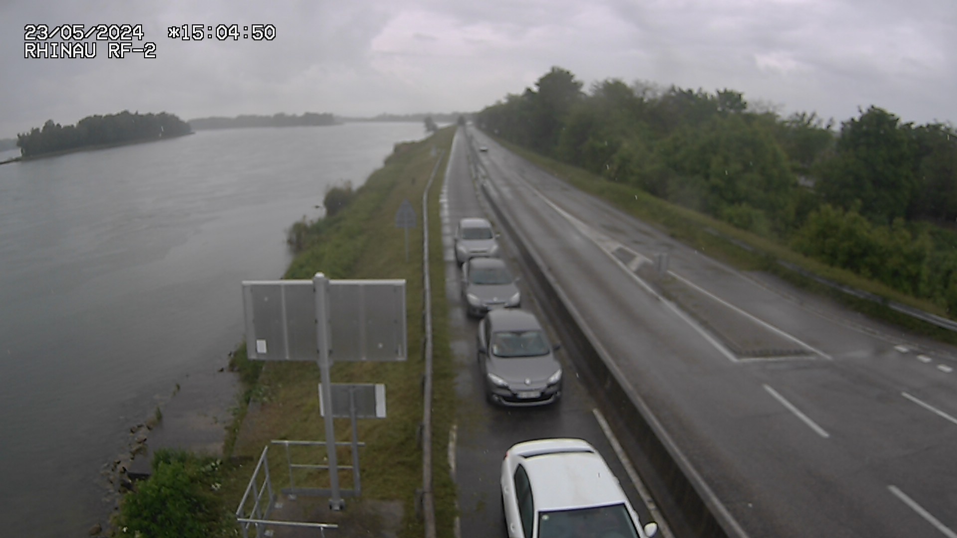 <h2>Webcam du bac de Rhinau-Kappel. Vue avant le quai d'embarquement du côté allemand. Vue orientée vers Kappel</h2>