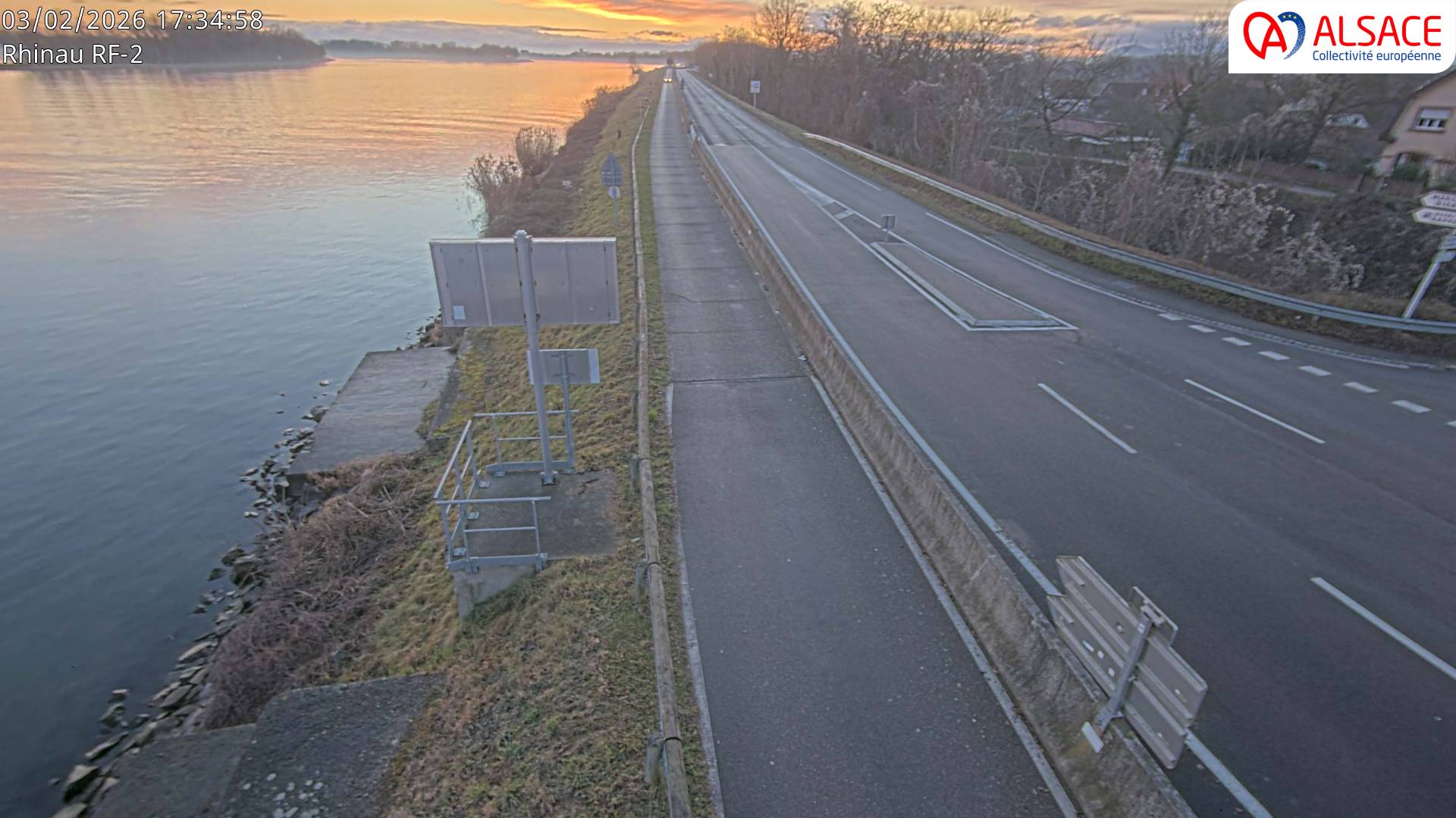 Webcam du bac de Rhinau-Kappel. Vue avant le quai d'embarquement du côté allemand. Vue orientée vers Kappel