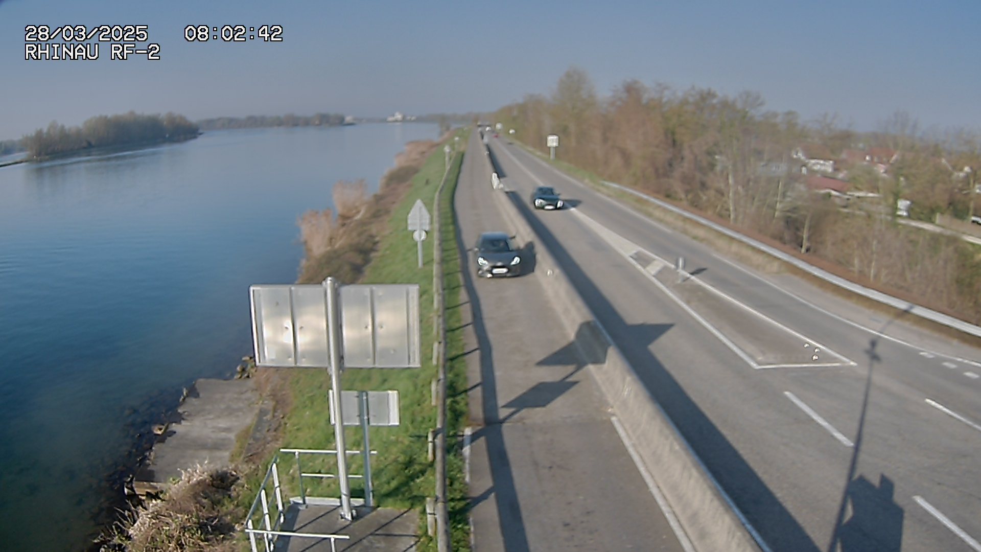 Webcam du bac de Rhinau-Kappel. Vue avant le quai d'embarquement du côté allemand. Vue orientée vers Kappel