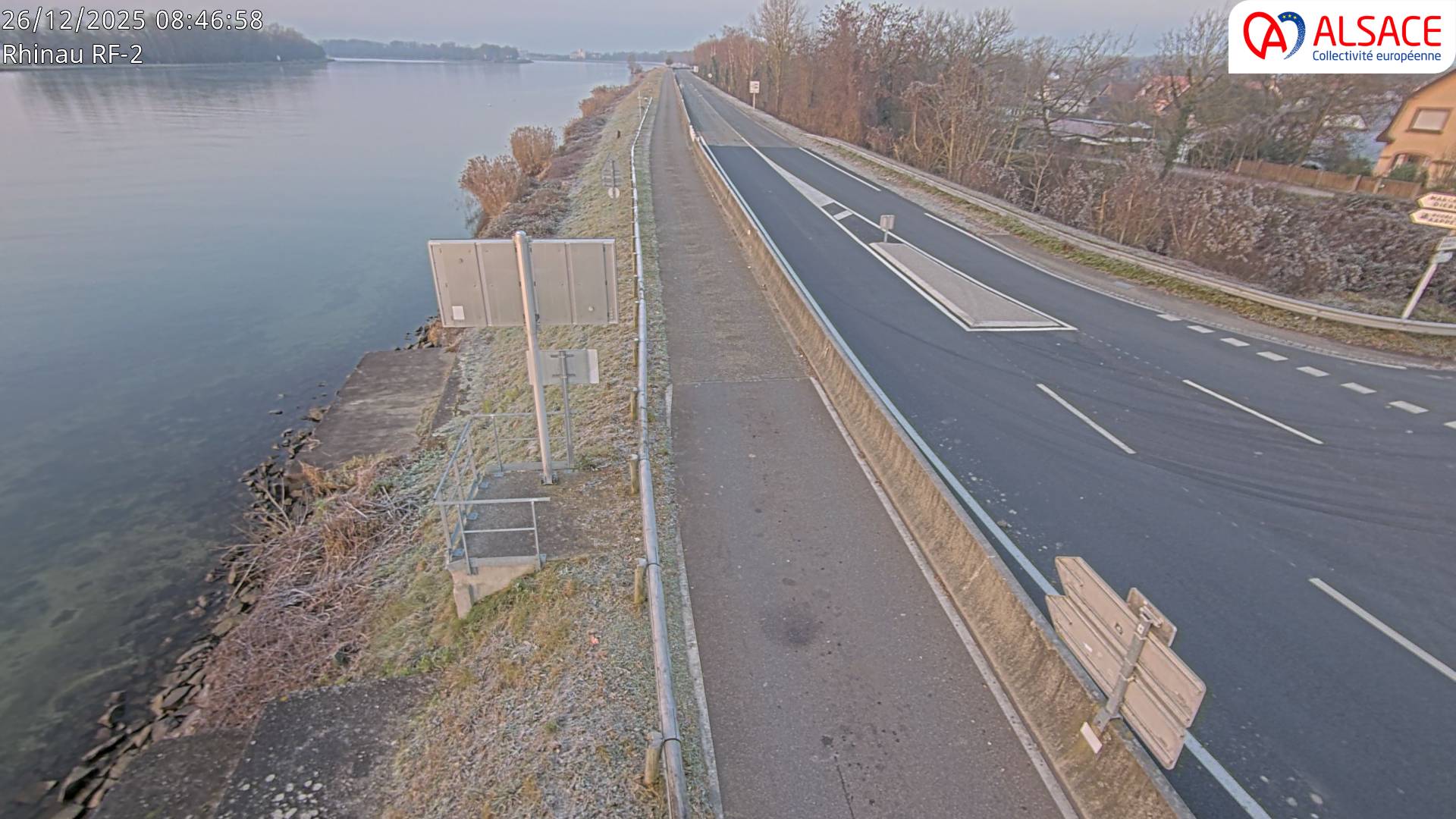 Webcam du bac de Rhinau-Kappel. Vue avant le quai d'embarquement du côté allemand. Vue orientée vers Kappel