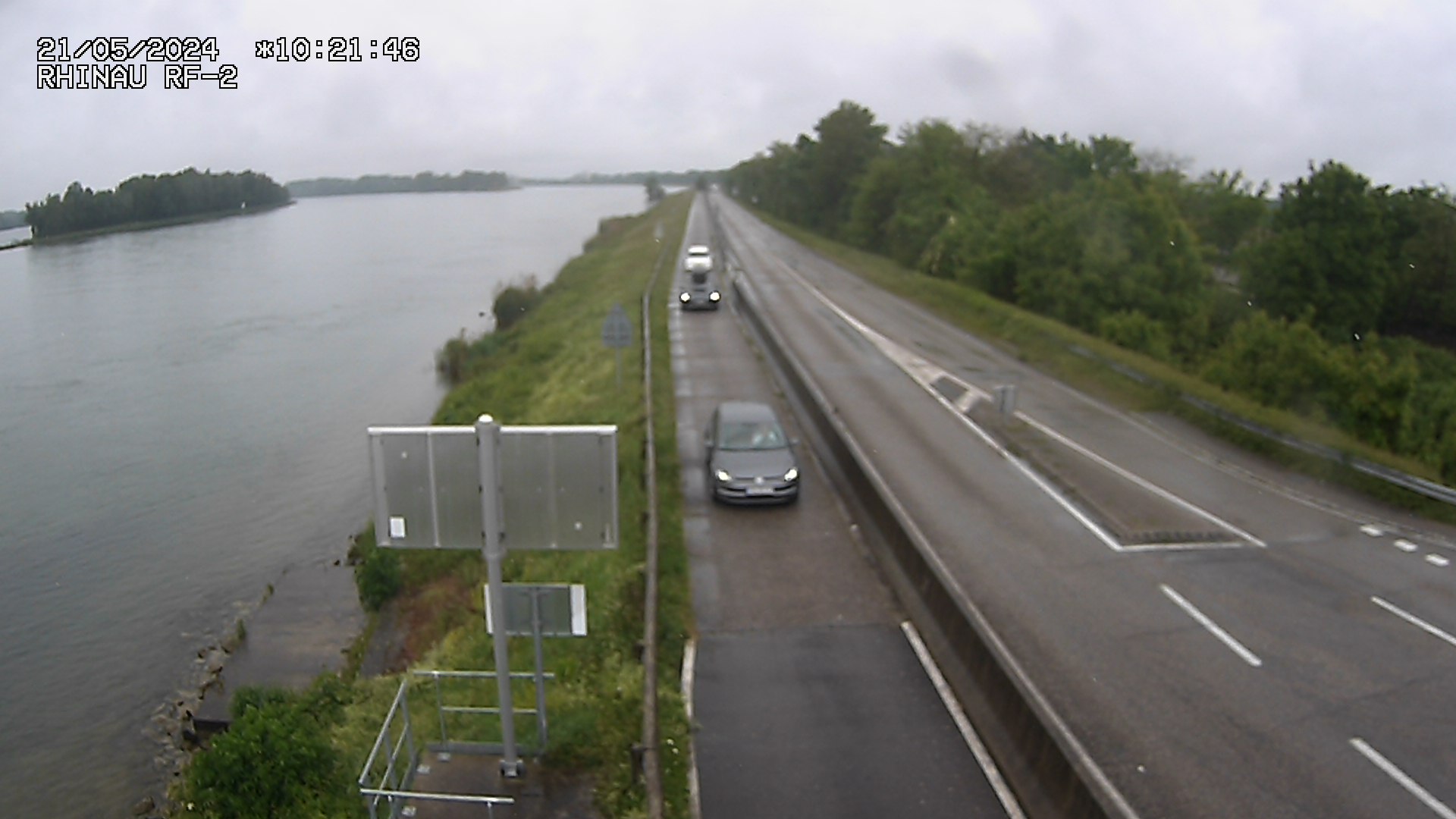 Webcam du bac de Rhinau-Kappel. Vue avant le quai d'embarquement du côté allemand. Vue orientée vers Kappel