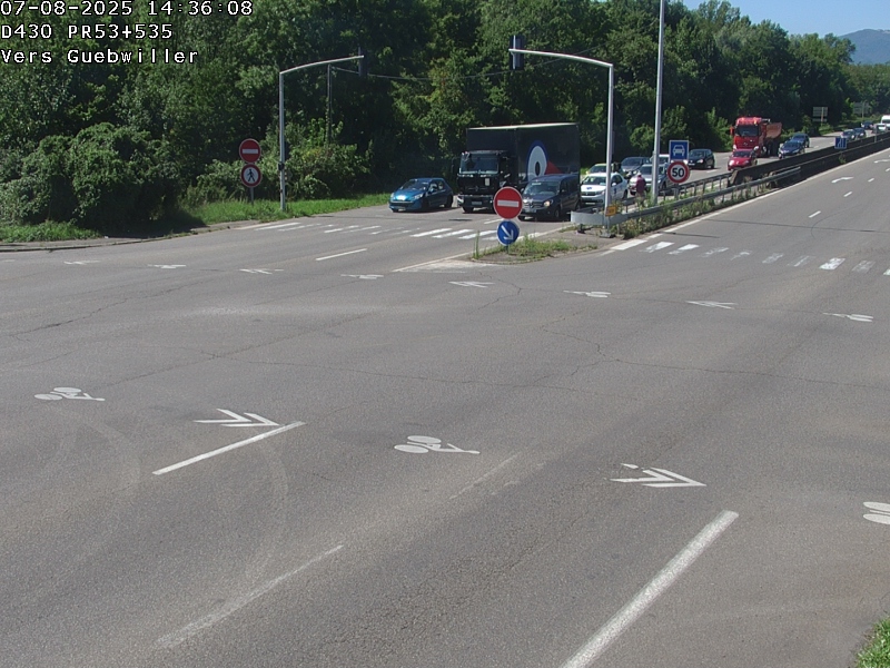 <h2>Webcam sur la D430 à la sortie de Mulhouse, à la jonction avec la D20 à Kingersheim. Vue orientée vers Guebwiller</h2>