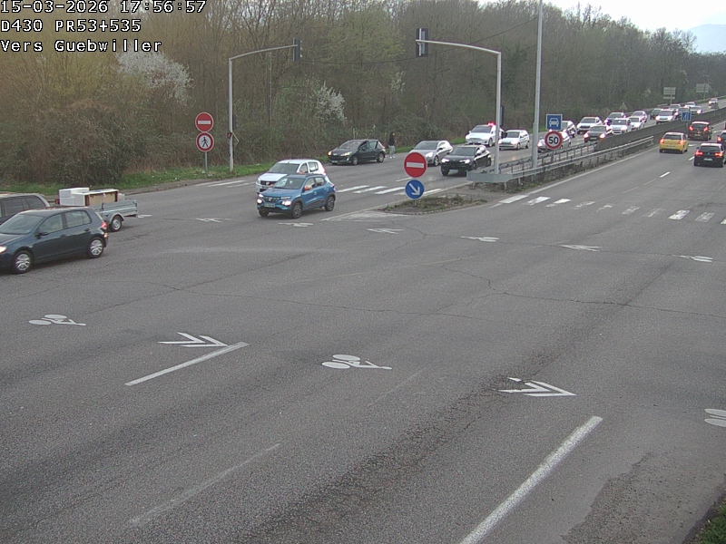 Webcam sur la D430 à la sortie de Mulhouse, à la jonction avec la D20 à Kingersheim. Vue orientée vers Guebwiller