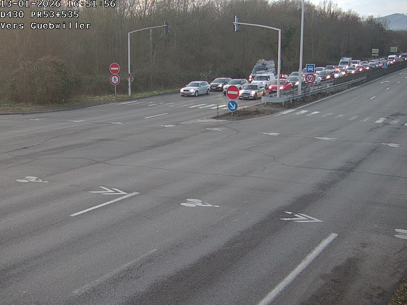Webcam sur la D430 à la sortie de Mulhouse, à la jonction avec la D20 à Kingersheim. Vue orientée vers Guebwiller
