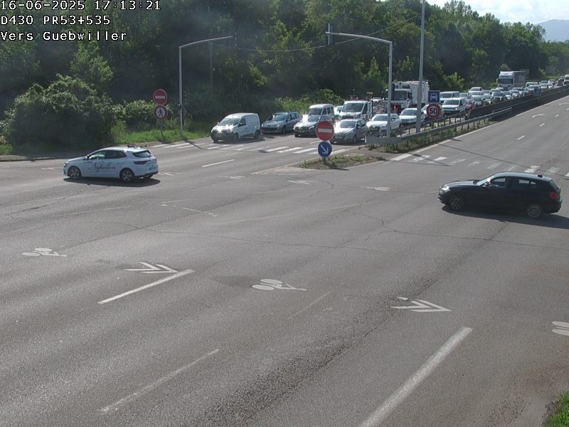 Webcam sur la D430 à la sortie de Mulhouse, à la jonction avec la D20 à Kingersheim. Vue orientée vers Guebwiller