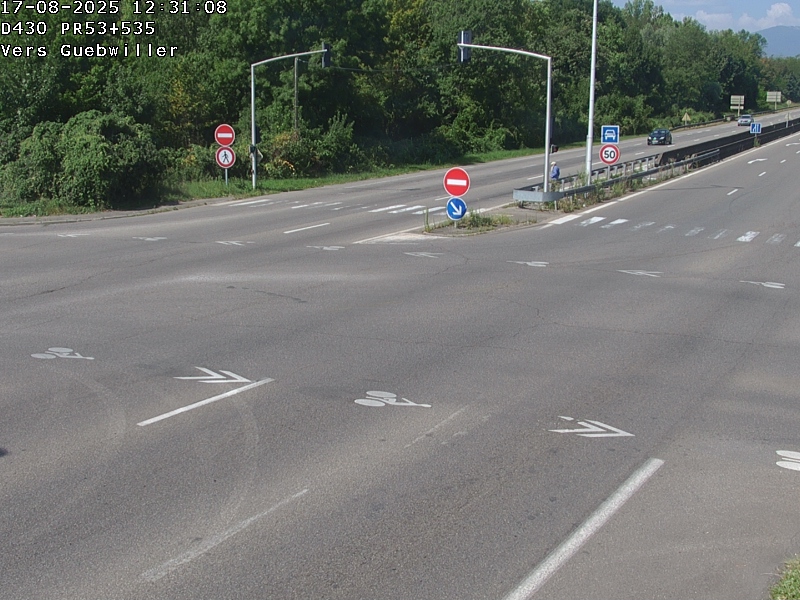 <h2>Webcam sur la D430 à la sortie de Mulhouse, à la jonction avec la D20 à Kingersheim. Vue orientée vers Guebwiller</h2>