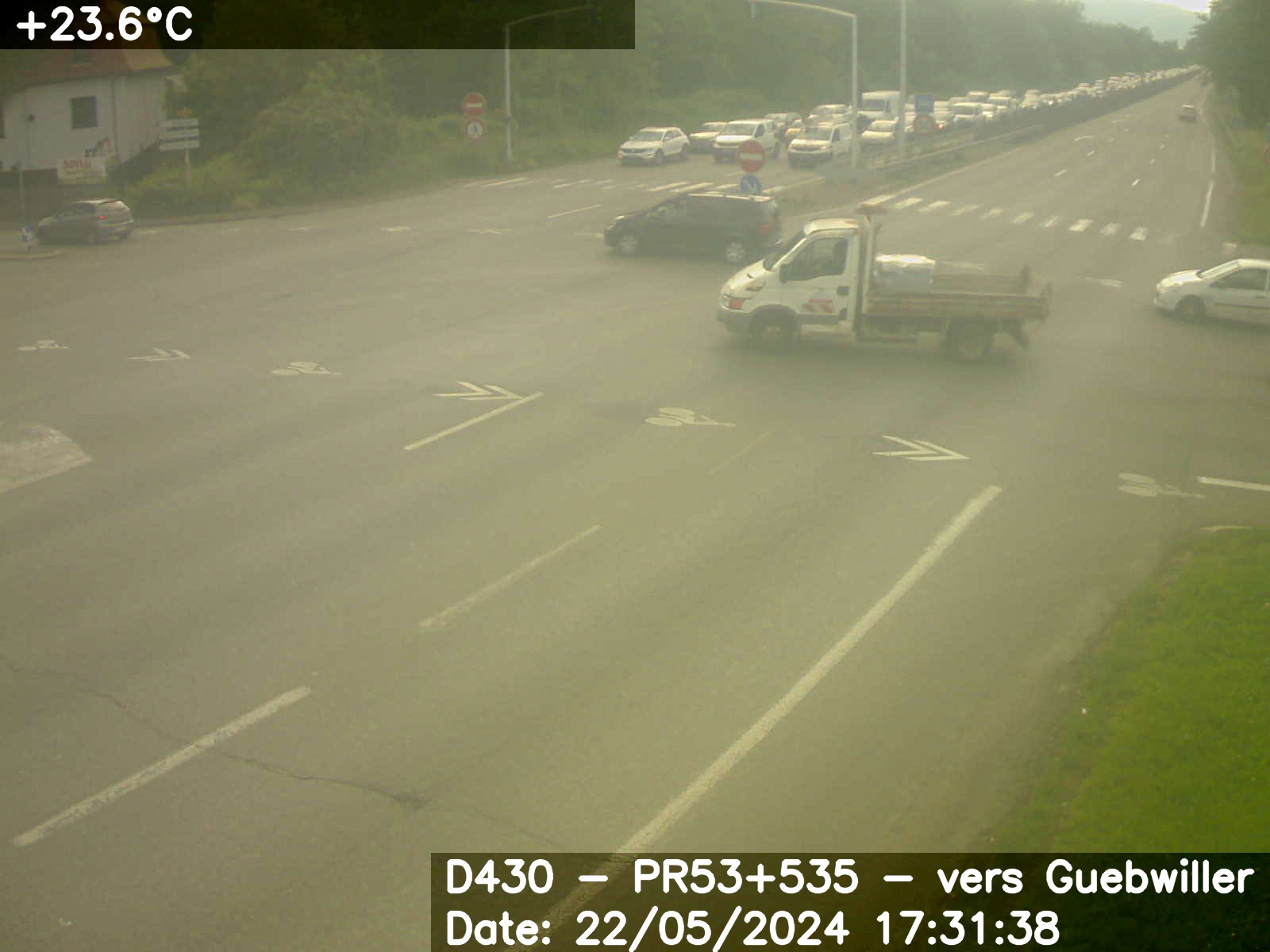 <h2>Webcam sur la D430 à la sortie de Mulhouse, à la jonction avec la D20 à Kingersheim. Vue orientée vers Guebwiller</h2>