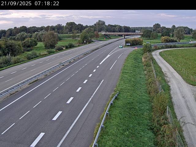<h2>Webcam autoroute France - jonction A35 et D4 en venant de Karlsruhe ou Baden-Baden à Roppenheim, direction Strasbourg</h2>